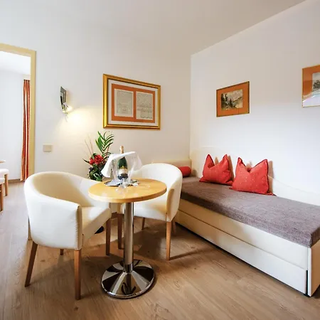 Sonnenhügel Hotel 4*